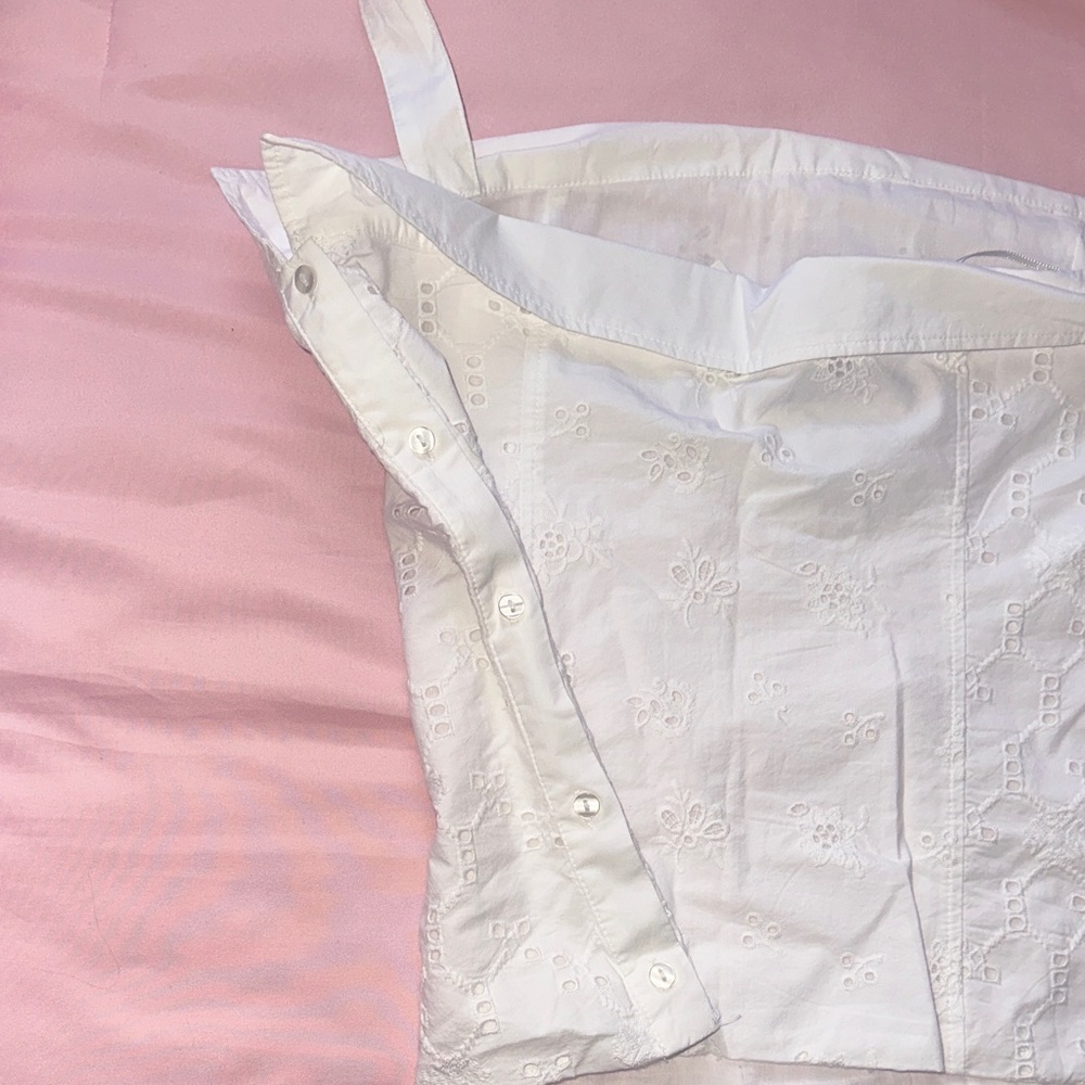 Zara White Eyelet halter top. - Picture 3 of 4